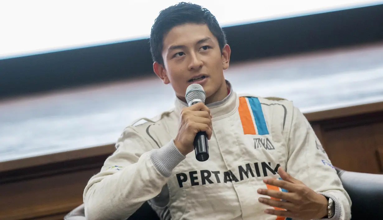 Rio Haryanto mengaku terus mengalami kemajuan bersama Manor Racing berdasarkan hasil ujicoba di Sirkuit Catalunya, Spanyol. (Bola.com/Vitalis Yogi Trisna)