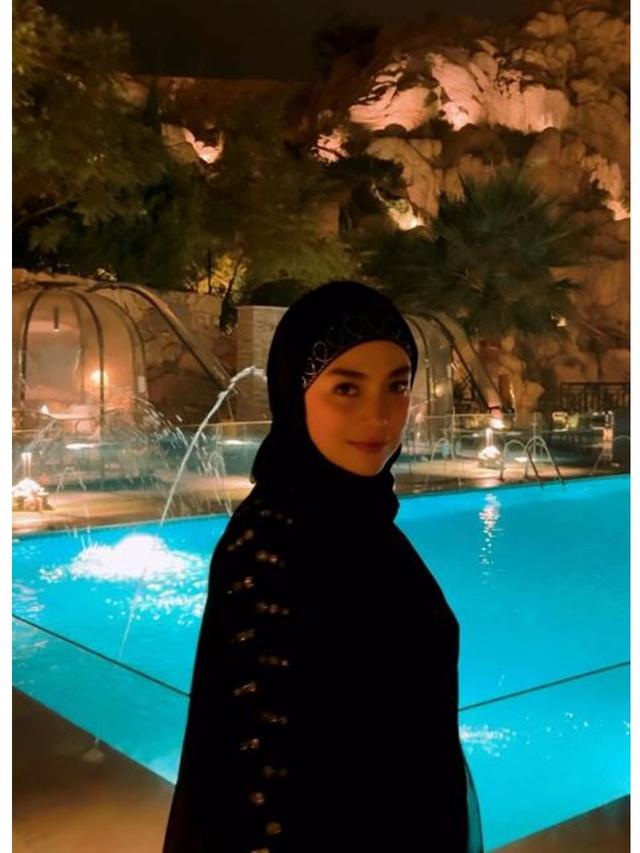 Jalani Puasa Usai Mualaf, Ini 6 Potret Celine Evangelista Antusias Belajar Islam