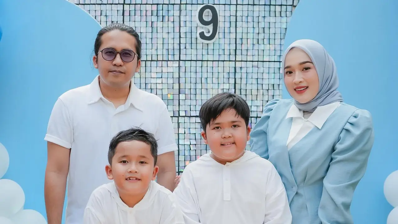 7 Potret Ririe Fairus dan Ayus Sabian Tampil Kompak Rayakan Ultah Anak