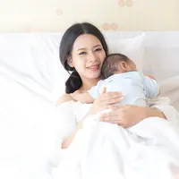 Nyaman menyusui./Copyright shutterstock.com/g/Bavorndej