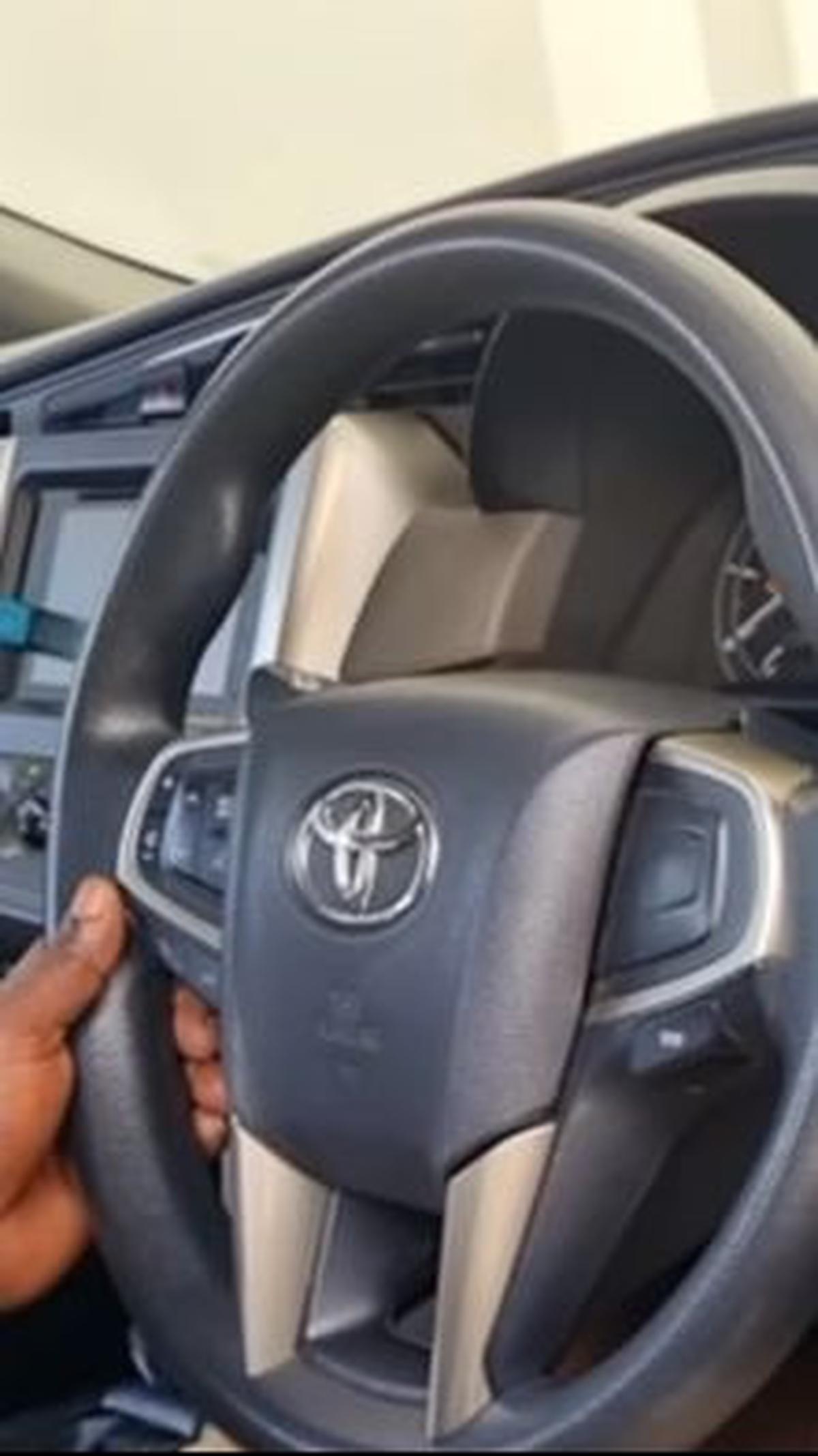 Panglima Moro Kogoya Belajar Mobil di Solo<br>