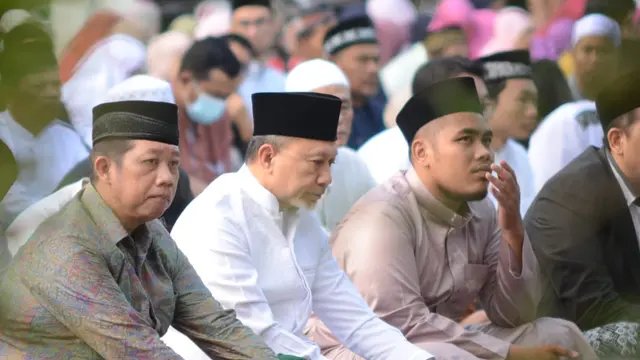 Ketua Umum Partai Amanat Nasional (PAN) Zulkifli Hasan melaksanakan shalat Idul Adha di Masjid Al Husna, Komplek Cipinang Indah, Jakarta Timur, Kamis, (29/6/2023) (Istimewa)