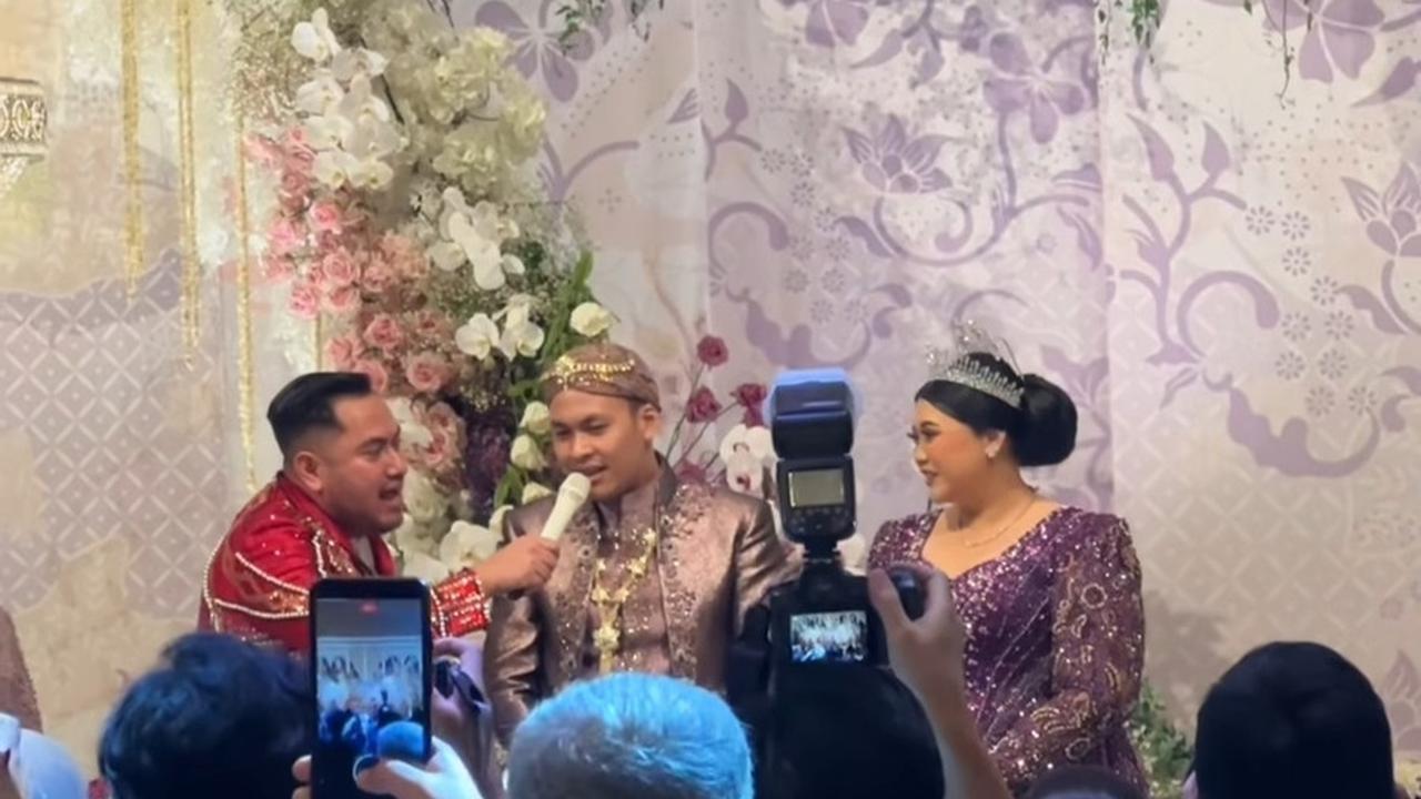 Tamu Undangan Ikut Menari dan Bernyanyi Bersama King Nassar