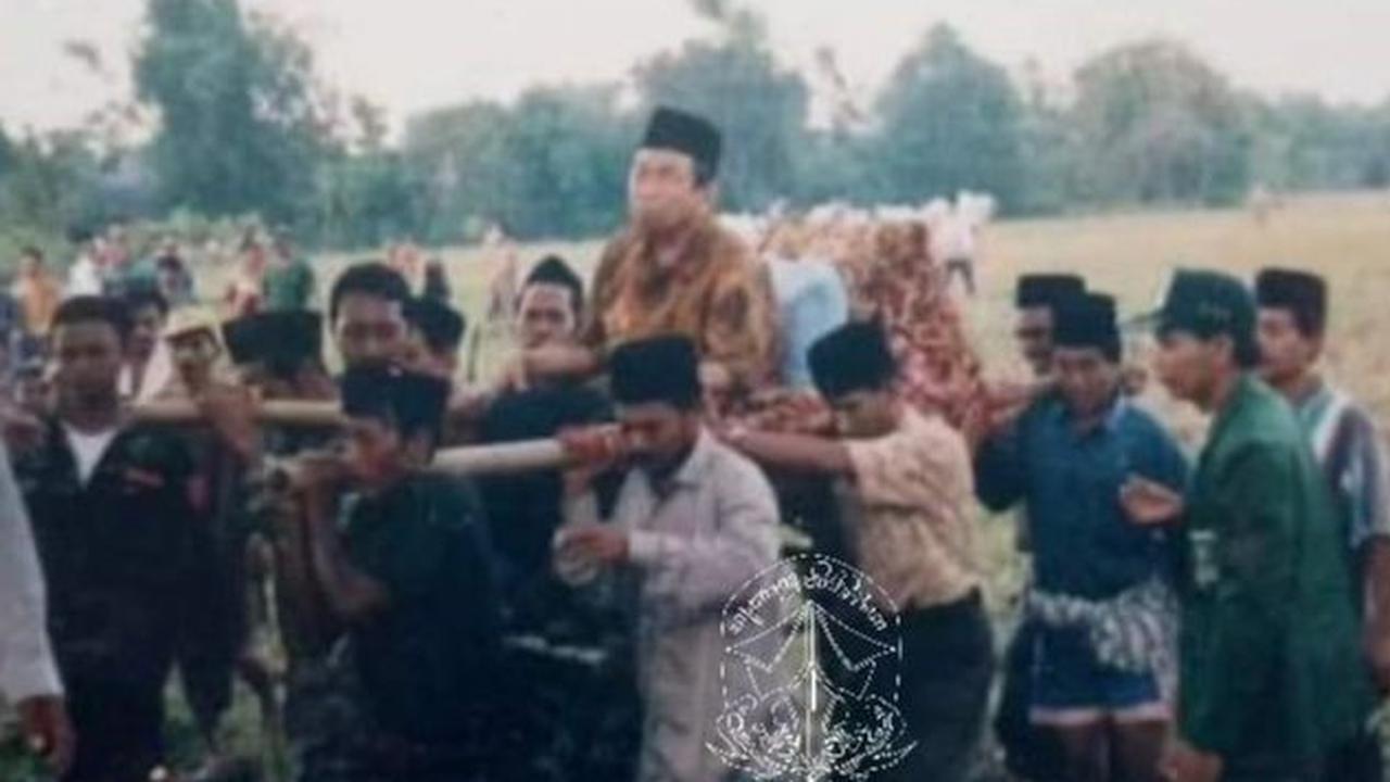 Dikunjungi Gus Dur