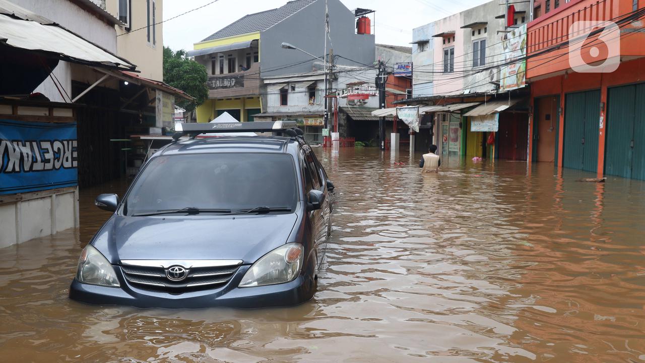Banjir Setinggi Dada Orang Dewasa, Warga Perumahan Ciledug Indah Dievakuasi