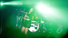 Penampilan energik dari penyanyi asal Inggris, Jessie J menutup gelaran acara Java Jazz Festival 2015 di JIExpo Kemayoran, Jakarta, Minggu (8/3/2015). (Liputan6.com/Faizal Fanani)