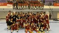 Medali emas! Berlaga di Nonthaburi Stadium, Nonthaburi, pada Jumat (19/12/2025) malam waktu setempat, Timnas Futsal Indonesia menghancurkan Timnas Futsal Thailand 6-1 dalam babak final SEA Games 2025. (Bola.com/Muhammad Adiyaksa)