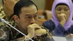 Menteri Perdagangan,Thomas Trikasih Lembong saat mengikuti Rapat Kerja dengan Komisi VI DPR di Kompleks Parlemen, Senayan,Jakarta, Rabu (3/2). Rapat tersebut membahas membahas revitalisasi 1.000 pasar rakyat. (Liputan6.com/JohanTallo)