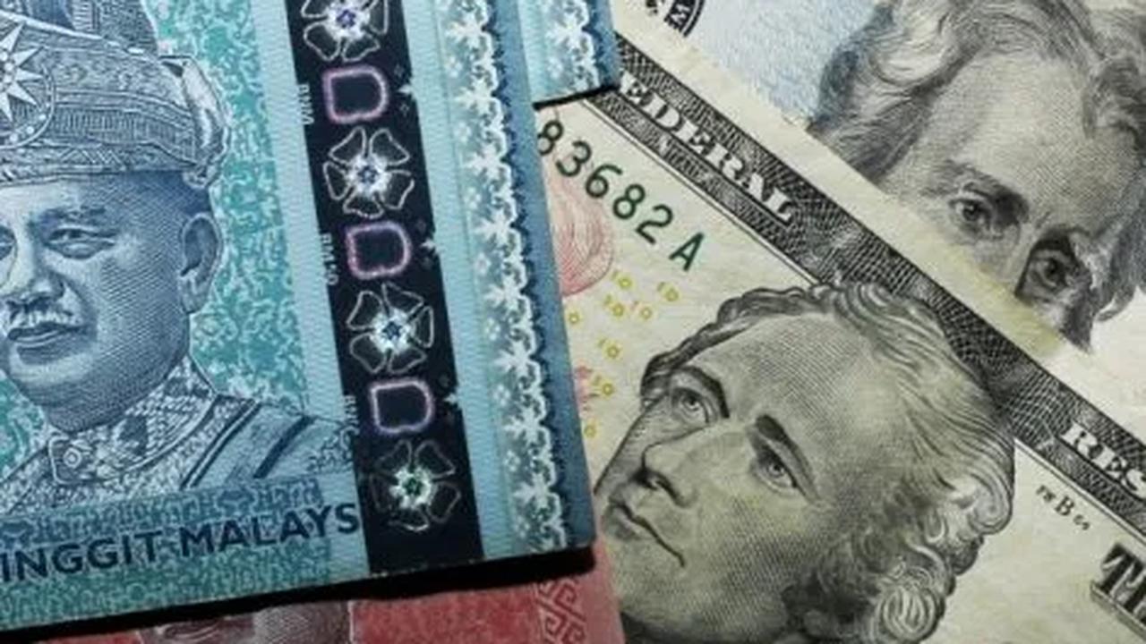 BNM juga diprediksi dapat memberlakukan beberapa batasan sementara pada posisi valas, dan insentif untuk memarkir deposit valas dan investasi masuk, katanya.