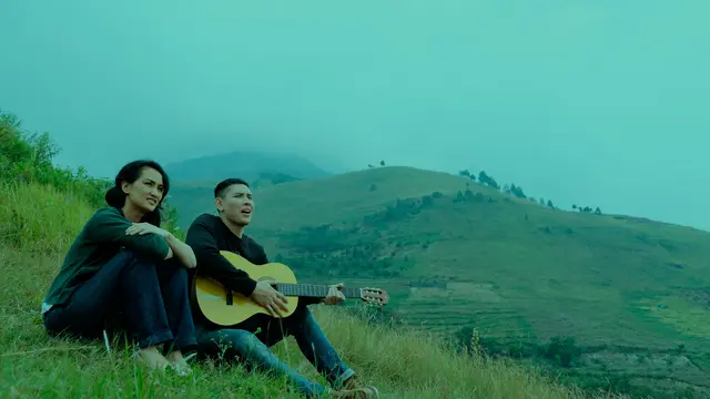 [Bintang] Atiqah Hasiholan