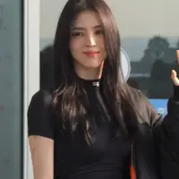 Han So Hee (Foto: YouTube/PICKCON / 픽콘)