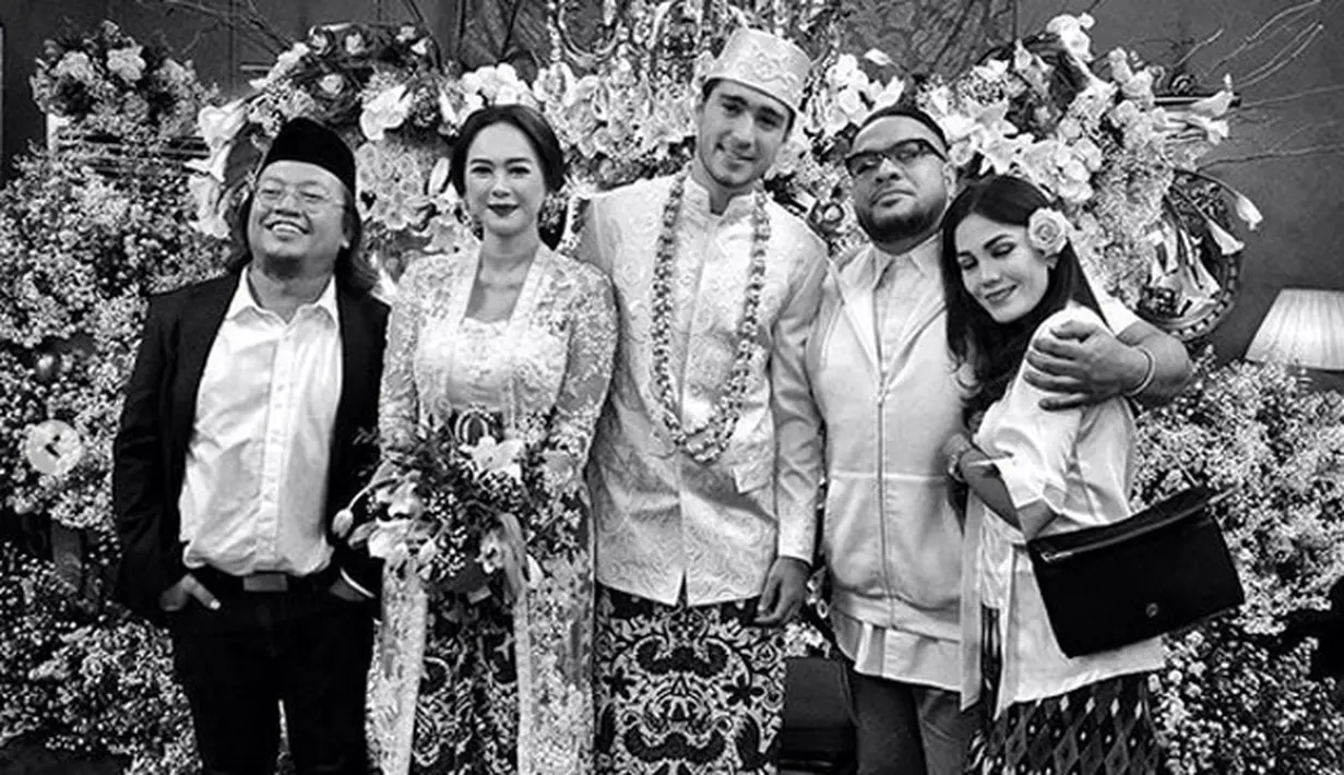 Foto Pernikahan Aura Kasih