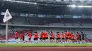 <p>Sejumlah pemain Timnas Jepang melakukan pemanasan saat latihan resmi menjelang laga lanjutan putaran ketiga Grup C Kualifikasi Piala Dunia 2026 melawan Timnas Indonesia melawan Timnas Indonesia di Stadion Utama Gelora Bung Karno (SUGBK), Senayan, Jakarta, Kamis (14/11/2024). (Bola.com/Bagaskara Lazuardi)</p>