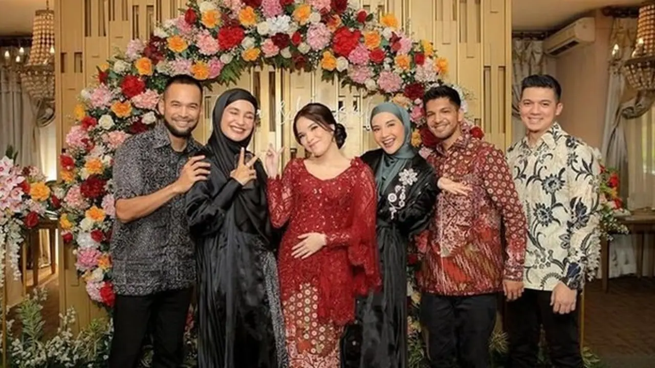 8 Potret Lamaran Yusuf Adik Zaskia dan Shireen Sungkar, Siap Lepas Status Duda