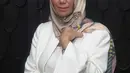 Sebagai orang tua, Amy Qanita ibunda Raffi Ahmad sering kali mendengar kabar perselingkuhan putranya hingga yang terakhir ini dikabarkan telah menikah siri. Lantas seperti apa komentar sebagai seorang ibu. (Nurwahyunan/Bintang.com)