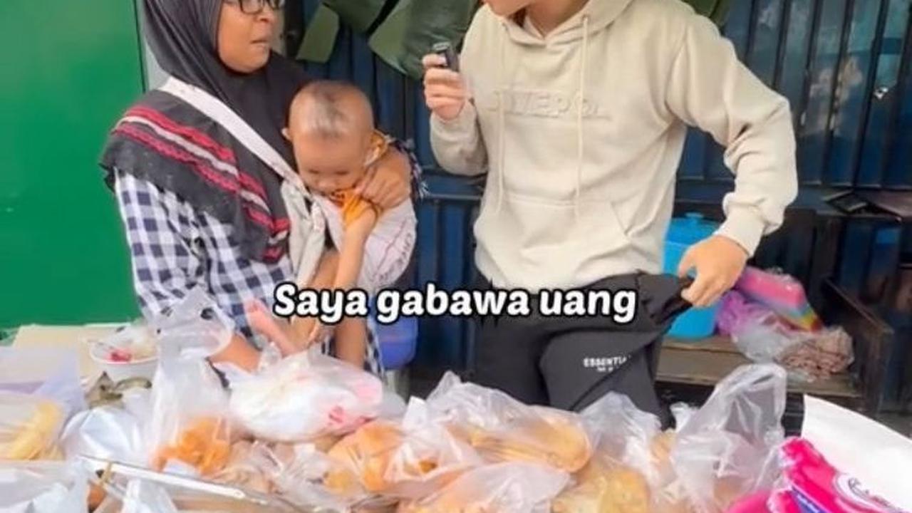 Setelah semuanya dibungkus, Willie pun bercanda mengatakan bahwa ia tidak membawa uang.