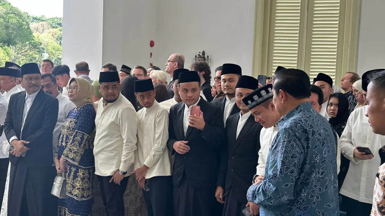 Presiden Ke-6 Susilo Bambang Yudhoyono (SBY) menghadiri open house lebaran atau acara Gelar Griya yang diadakan Presiden Prabowo Subianto di Istana Merdeka, Jakarta.