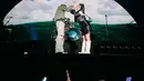 Tiara Andini kembali membuktikan dirinya sebagai salah satu bintang muda berbakat di dunia musik Indonesia. Dalam acara Eco RunFest 2024, Tiara sukses mencuri perhatian dengan kolaborasinya bersama band internasional ternama, LANY.  [@tiaraandini].