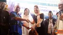 Citizen6, Surabaya: Konjen AS, Kristen F. Bauer, memberikan sumbangan berupa Sapi dan Kambing, hasil sumabangan Yayasan Pondok Kasih bersama sejumlah donatur. (Pengirim: Daniel Lukas Rorong)