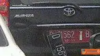 Citizen6, Jawa Barat: Pengemudi tidak sadar bahwa plat hitam mobil yang dikendarainya terlepas saat terjebak arus mudik yang ternyata adalah salah mobil dinas Pemda Jawa Barat. Ironis mobil dinas untuk keperluan pribadi. (Pengirim: Edward Renhard)