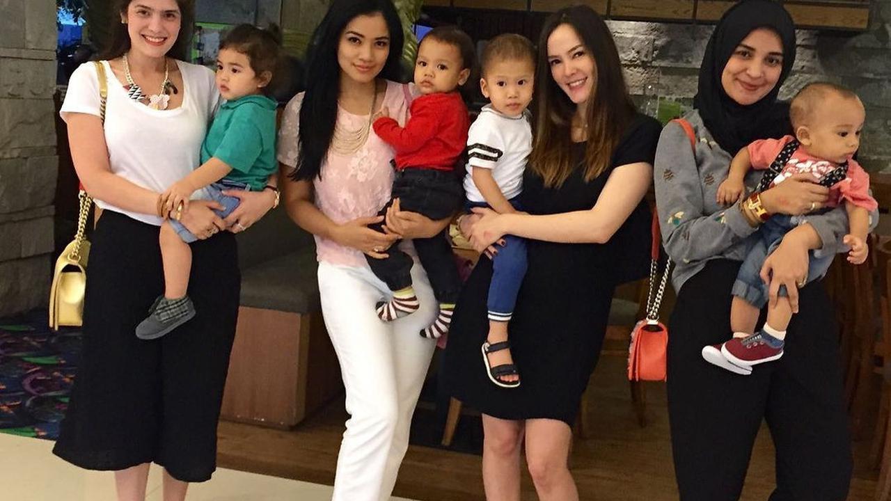7 Potret Titi Kamal, Marcella Zalianty sampai Cathy Sharon Kumpul Bareng, Usia Sudah 40-an Awet Muda Semua