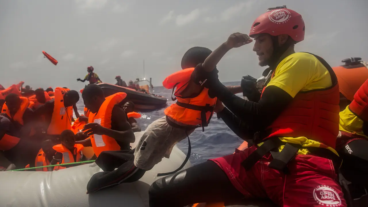 Kapal Kemanusiaan Temukan 13 Mayat di Atas Sebuah Perahu Karet