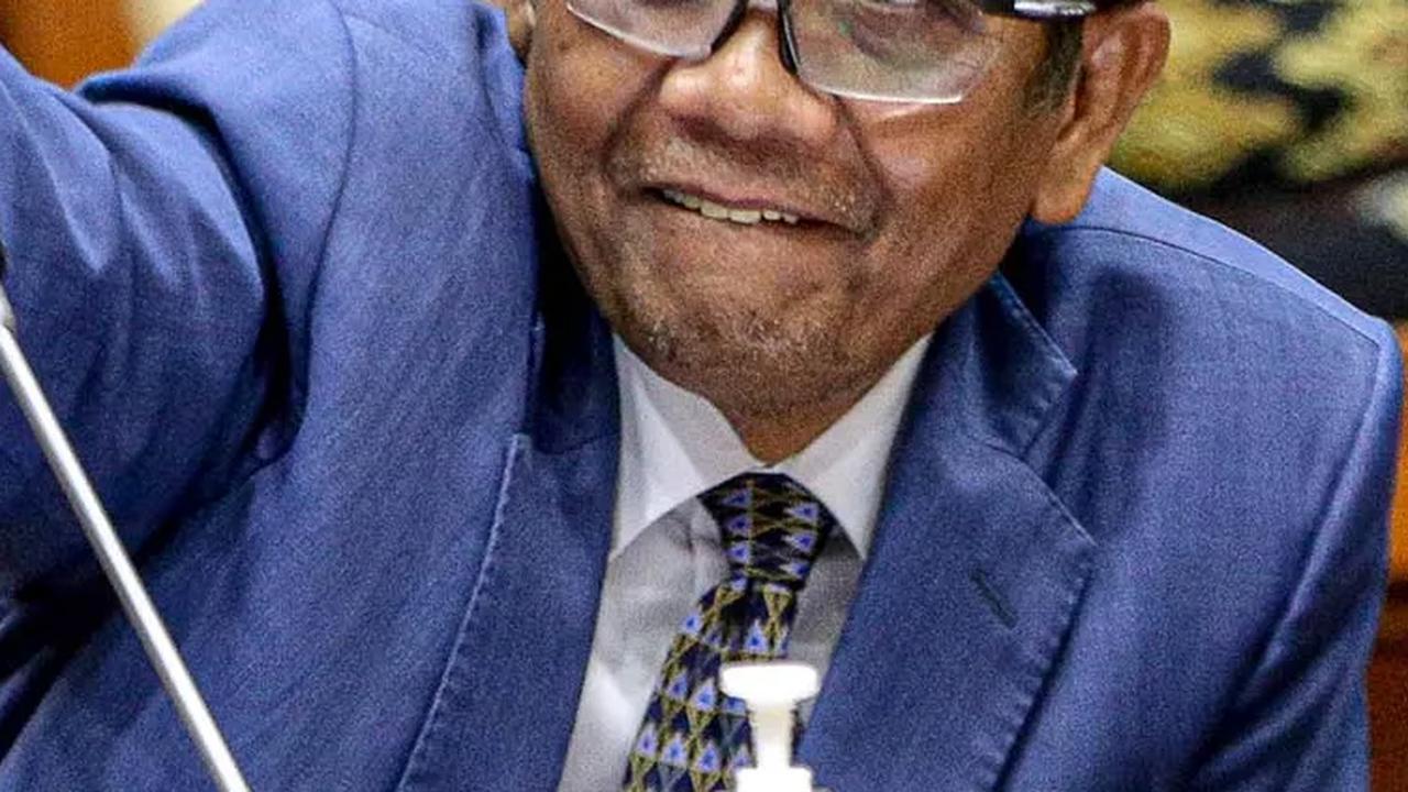 Mahfud soal Desakan Firli Mundur: Biarkan Saja, Nanti Disikapi Sendiri oleh KPK