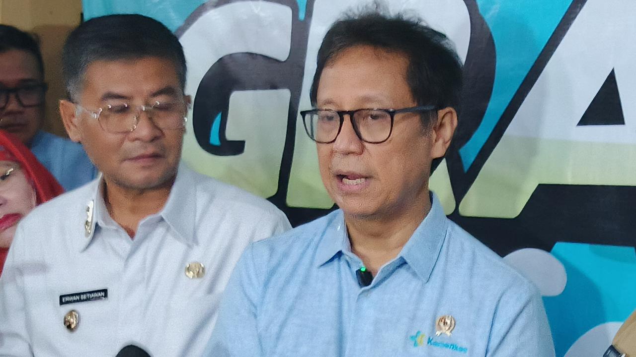 Menteri Kesehatan Budi Gunadi Sadikin saat dijumpai waratawan di SMPN 5 Bandung, pada Senin (4/8).