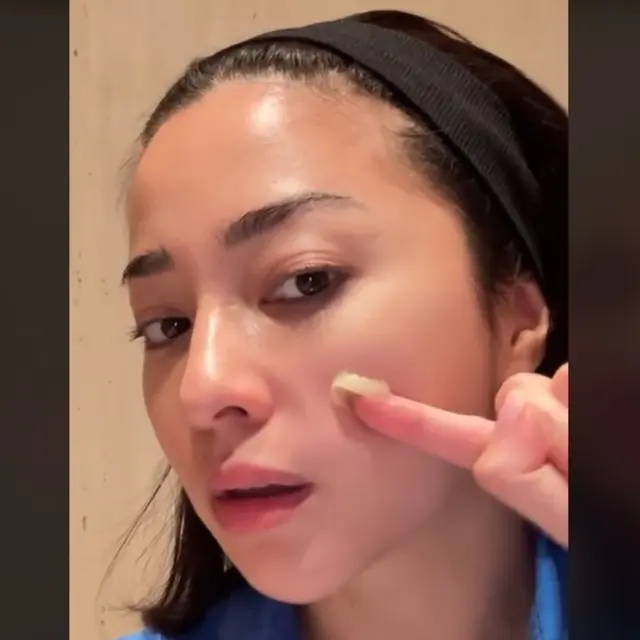 Nikita Willy Ungkap Perawatan Wajahnya yang Tetap Glowing Saat Melahirkan Anak Kedua.  foto: TikTok @nikitawillyofficial