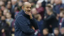 Nuno Espirito Santo - Masa kerja Nuno Espirito Santo sebagai pelatih Tottenham Hotspur dipastikan tamat. Dia secara resmi dipecat klub Liga Inggris itu, Senin, 1 November. (AFP/Ian Kington)