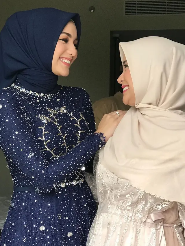 Kenal Sejak SMP, Ini 6 Potret Persahabatan Citra Kirana dan Ryana Dea