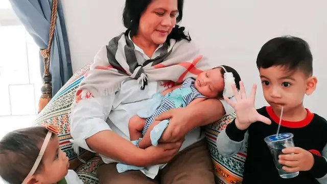 Iriana Jokowi dan cucu