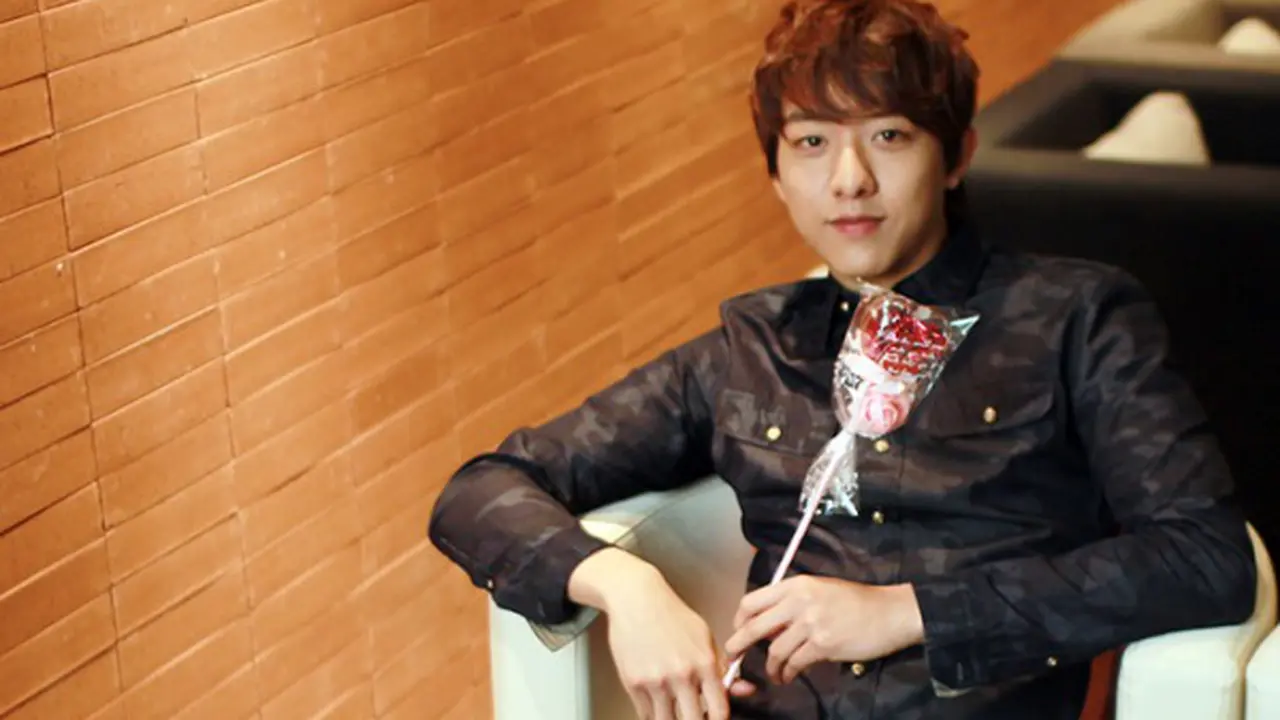 Jungshin `CNBLUE` Kesal Disebut Gay