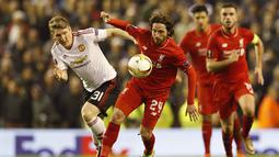 Bastian Schweinsteiger kembali berlatih bersama MU. (Reuters/Phil Noble)