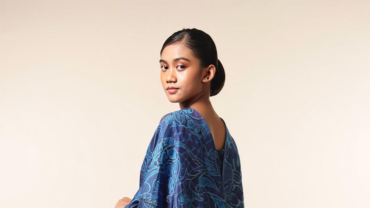 10 Dress Batik Brokat Kombinasi Outer Batik Panjang Modern, untuk Resepsi hingga Wisuda
