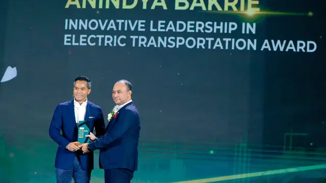 Ketua Umum Kamar Dagang dan Industri (Ketum Kadin) Indonesia 2024-2029 sekaligus pendiri dan Presiden Komisaris PT VKTR Teknologi Mobilitas atau Vektor, Anindya Bakrie meraih penghargaan.