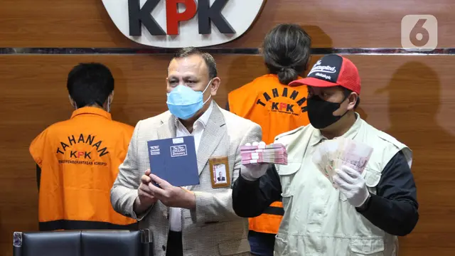 Tumpukan Uang Barang Bukti Suap Pengurusan Perkara di Mahkamah Agung