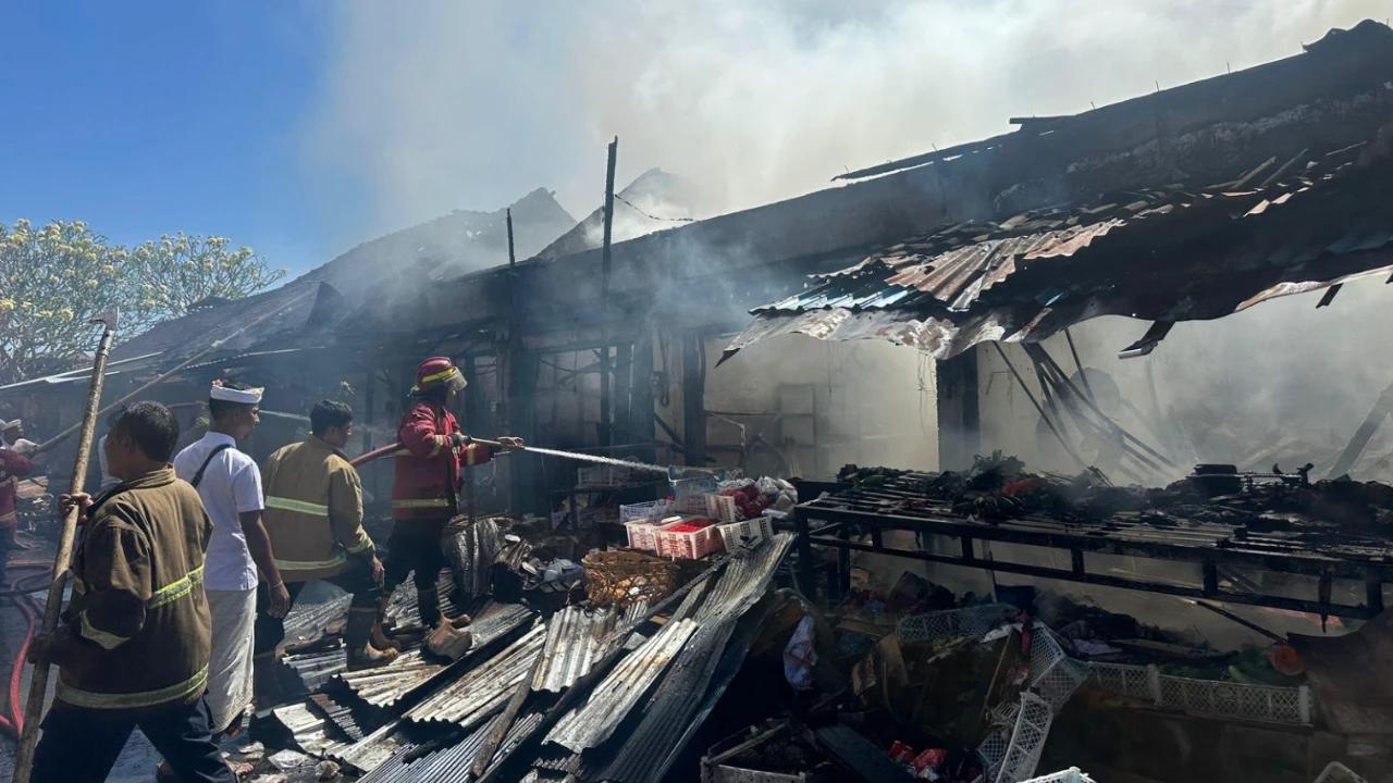 7 Kios di Pasar Tulikup Gianyar Terbakar dan tidak Ada Korban Jiwa