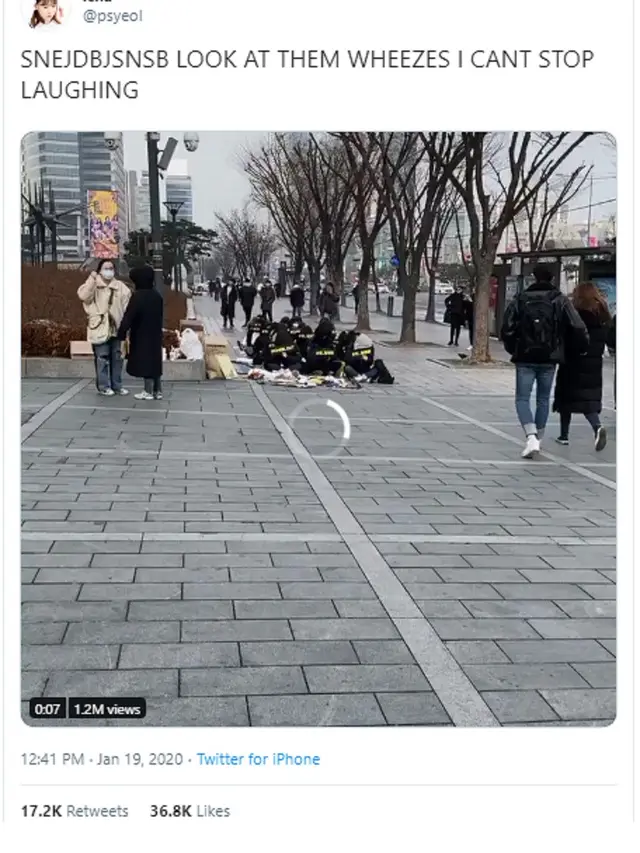 Unjuk rasa menuntut CHen EXO keluar (Twitter/ psyeol)