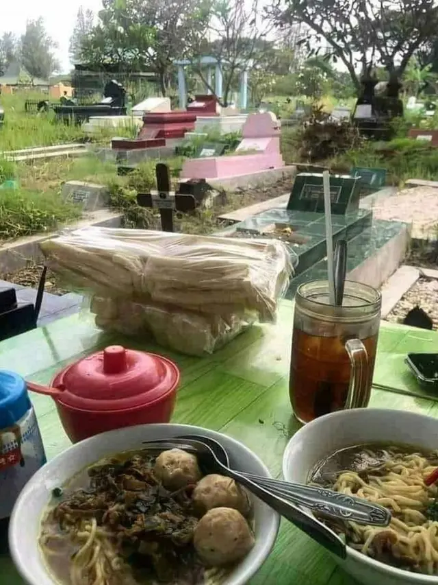 6 Potret Kuburan yang Jauh dari Suasana Seram, Ada yang Warna-warni