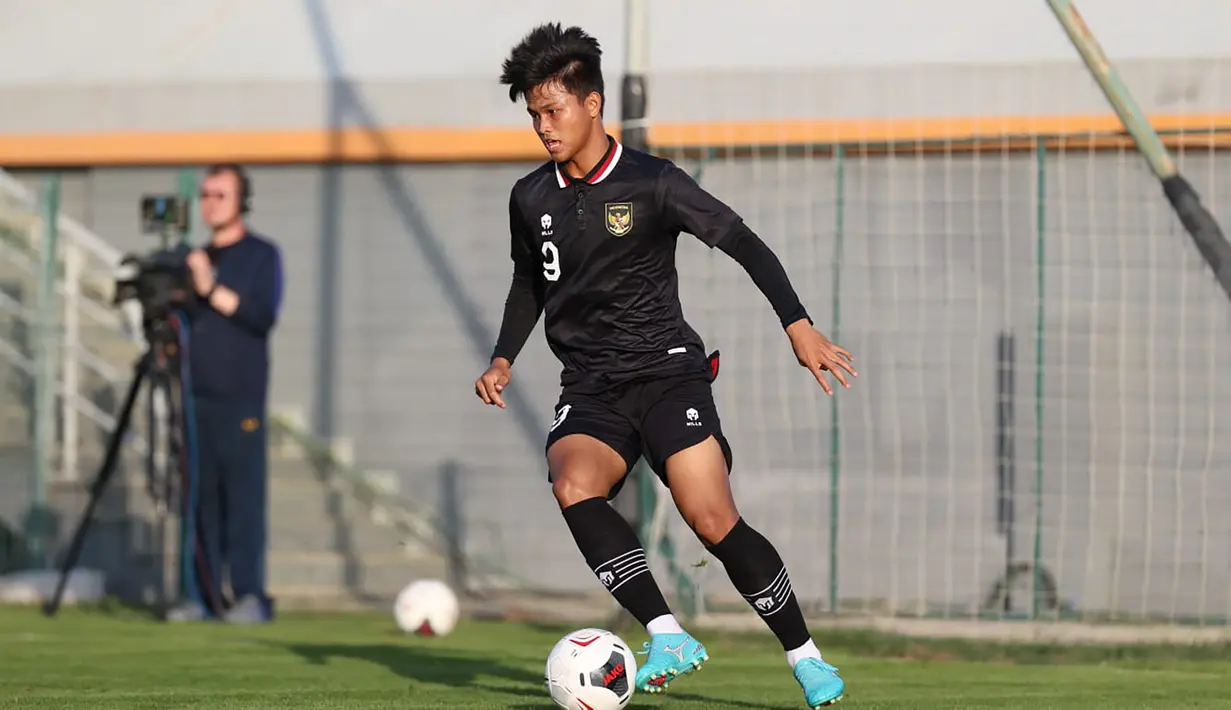 Namun nyatanya beberapa pergantian tersebut belum membuahkan hasil akibat skema pertahanan menumpuk yang diperagakan Moldova U-20. Hokky Caraka yang memiliki peluang di saat-saat akhir pertandingan pun masih gagal mencetak gol dan akhirnya harus puas dengan hasil imbang 0-0. (Dok. PSSI)