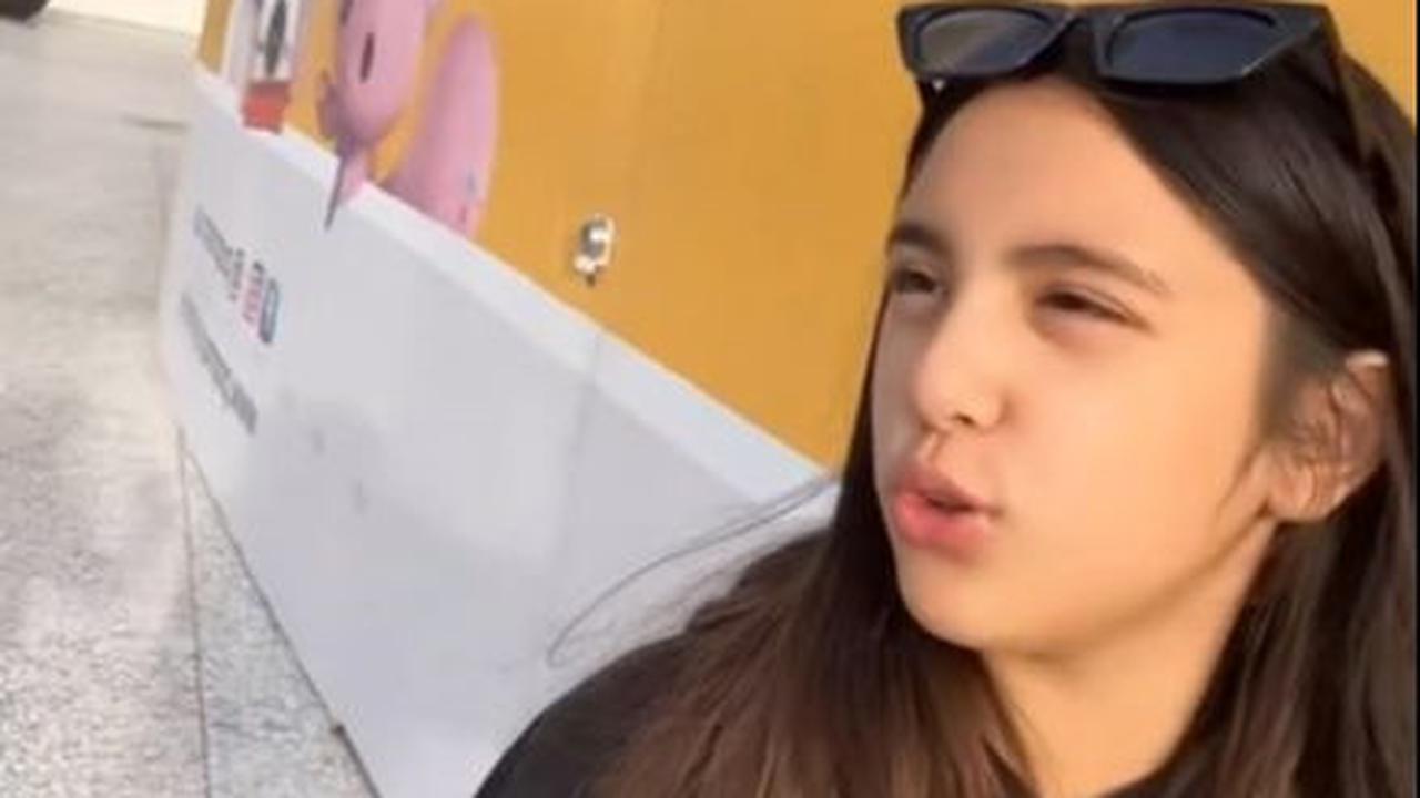 Ada juga yang menyebut jika Mikhayla begitu mirip dengan sang mama, Nia Ramadhani. Saking miripnya hingga disebut kembar.