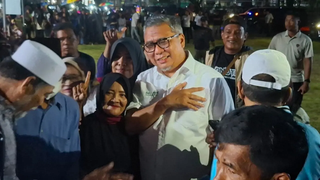 Calon Gubernur Sulawesi Tengah, Ahmad Ali saat berkampanye dan bertemu masyarakat di Tatura Utara, Palu Selatan.