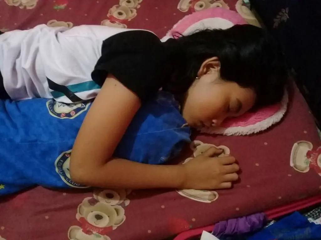 Bangun setelah tidur selama belasan hari, Echa, putri tidur dari Indonesia lakukan dua hal ini. (Foto: Facebook/Moel Ya Lo Ve)