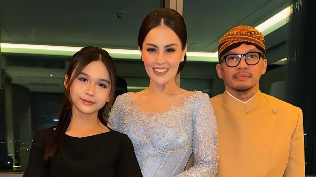Cantik Anggun dan Elegan, 7 Potret Jennifer Dunn Ajak Anak dan Suami Kondangan