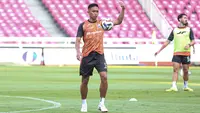 Kapten Persija Jakarta, Rizky Ridho (tengah) pada sesi latihan resmi jelang pertandingan pekan ke-30 BRI Super League melawan Persis Solo yang bertempat di Stadion Utama Gelora Bung Karno (SUGBK) Jakarta pada Minggu (26/04/2026).