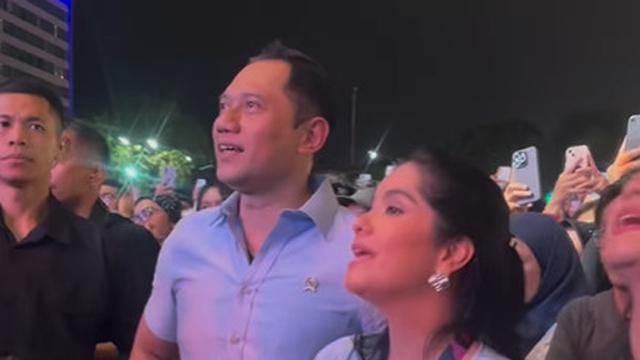 Gaya Serasi Annisa Pohan-AHY dan Aliya Rajasa-Ibas Nonton SBY Manggung di Pestapora 2024, Kedua Mantu Pepo Konsisten Pakai Tas Branded