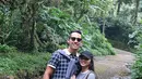 Ariel Tatum baru saja mengunggah foto bersama kekasihnya, Ryuji Utomo. Dengan latar belakang hutan. Foto momen yang sama juga diunggah di akun pesepakbola Persija Jakarta itu. (Instagram/ryujiutomo)