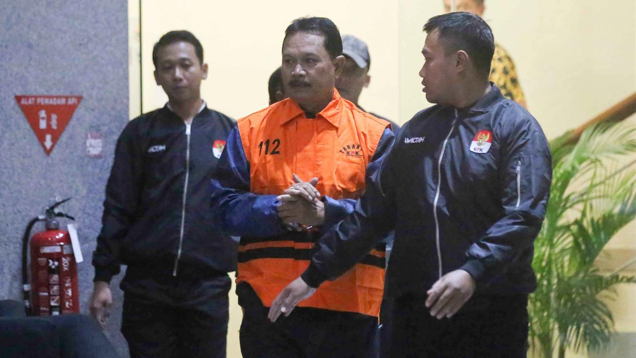 FOTO: KPK Tahan Wali Kota Madiun Maidi Terkait Dugaan Korupsi Dana CSR