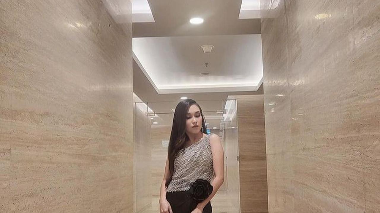 Penampilan Ayu Ting Ting menuai banyak komentar dari netizen. Mereka menuliskan berbagai komentar.<br>